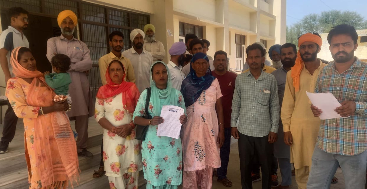 Panchayat and villagers reached Badagudha BDPO office.
