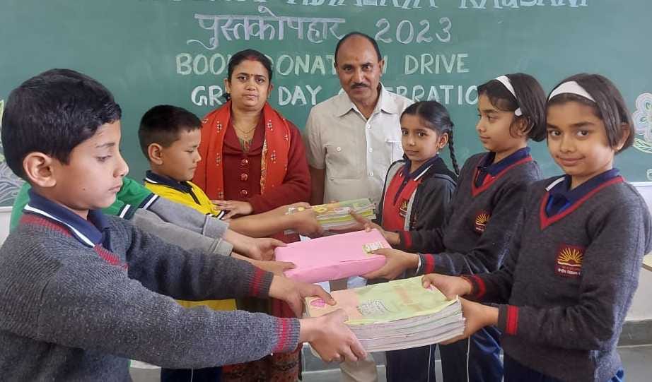 150 students gave 670 books in book gift program