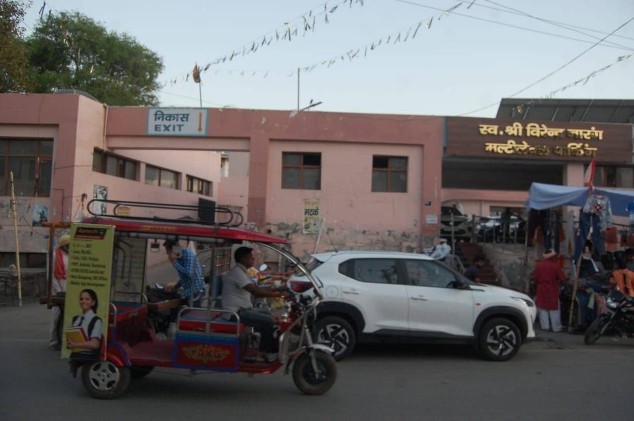 Rent of multilevel parking did not increase, 10 rupees for motorcycle and 20 rupees will have to be paid for parking the car