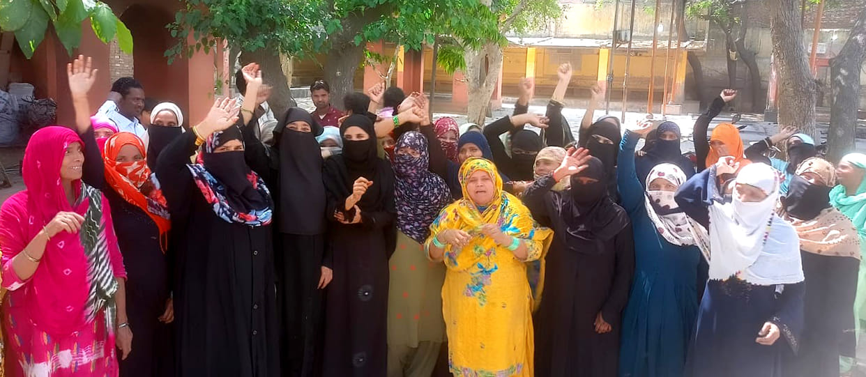 Demonstration of people due to lack of water supply woman fainted