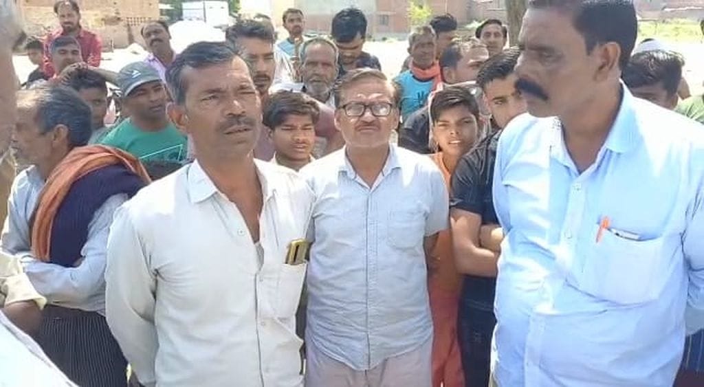 Nodal officer should not see loose animal on the road... Pradhan released herds in the fields