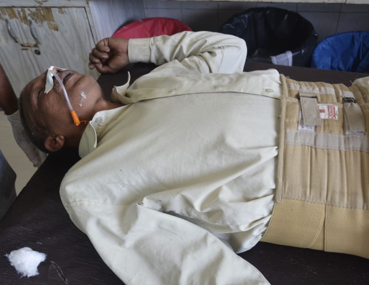 villager came to the Samadhan Divas after consuming poison in Budaun