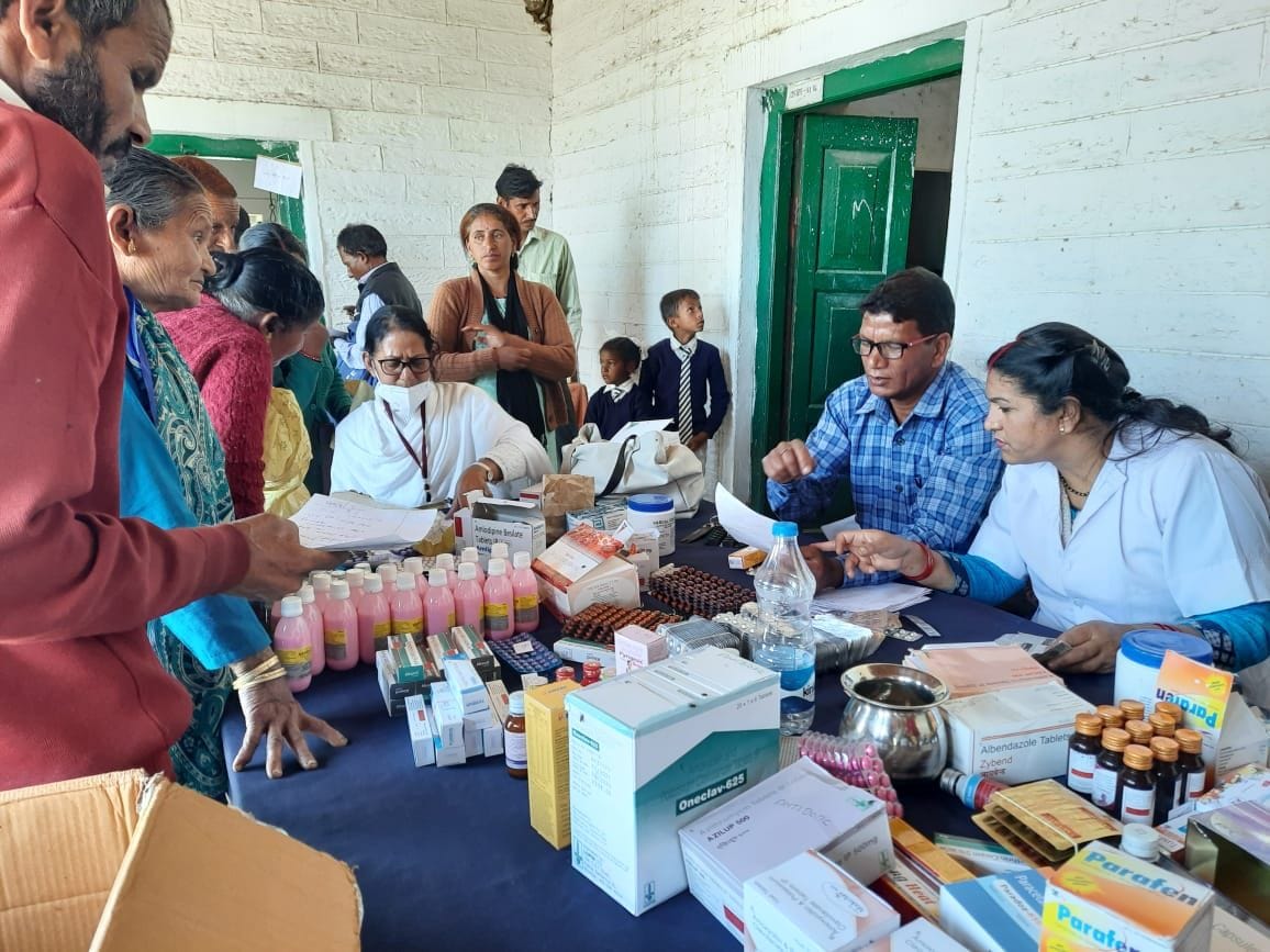 Eight hundred patients arrived on the first day of free health camp