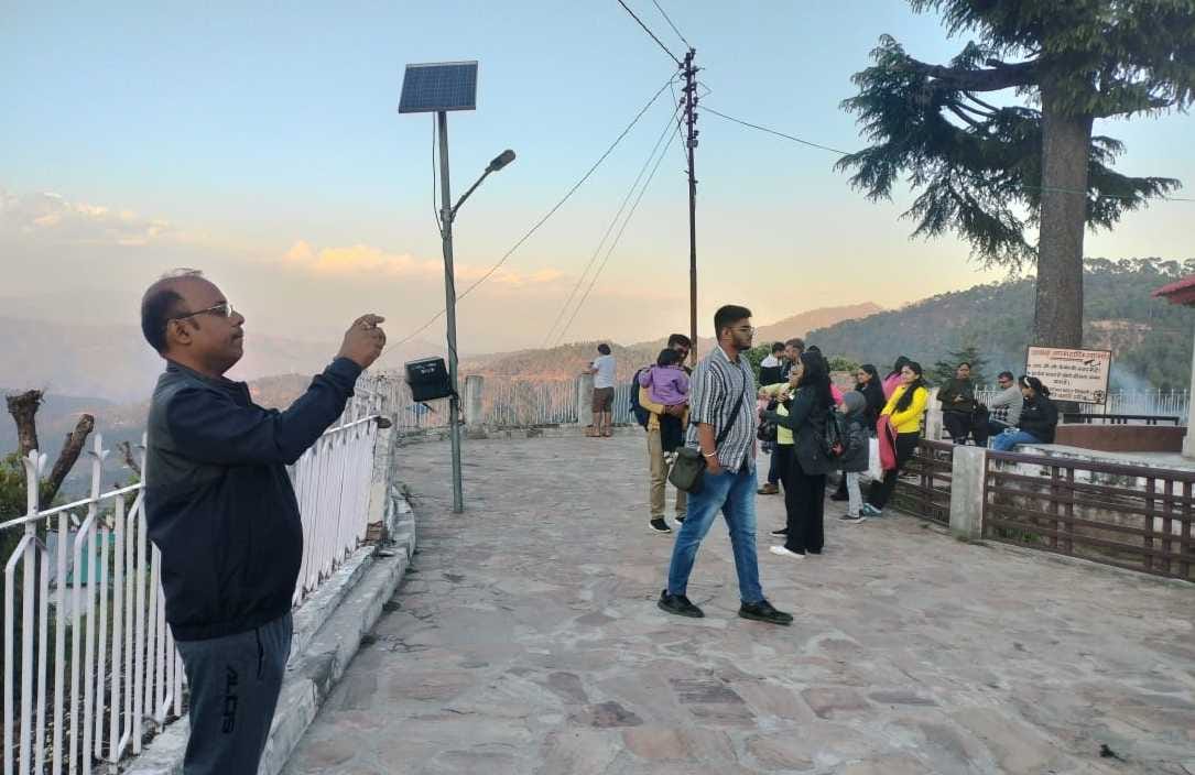 Tourists reached Kausani for holidays