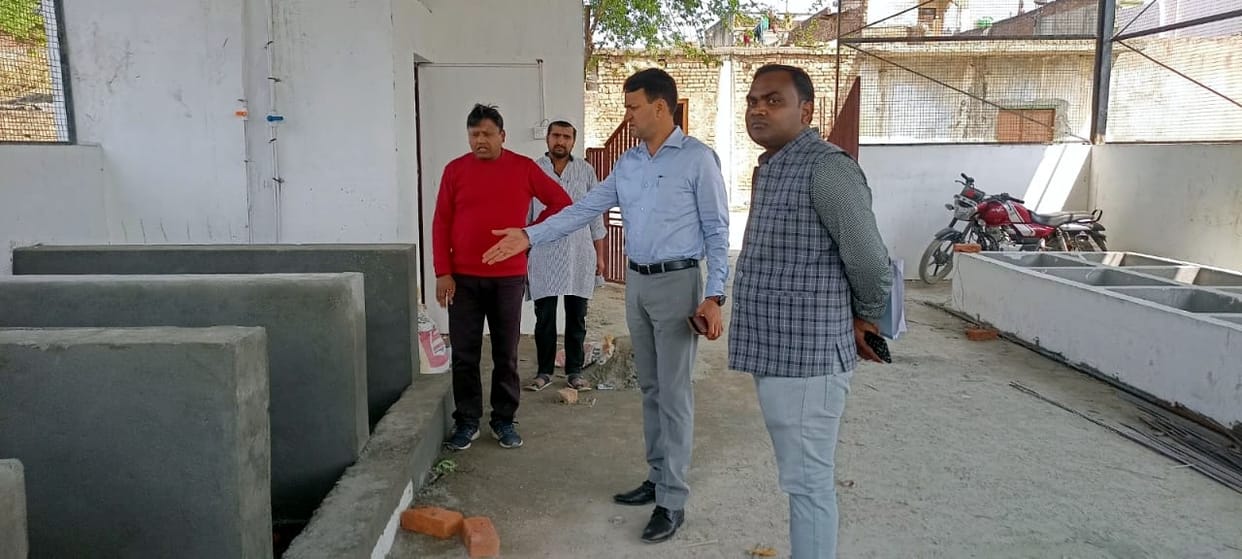 Toilet sheet of community toilets sunk, submersible pump stalled