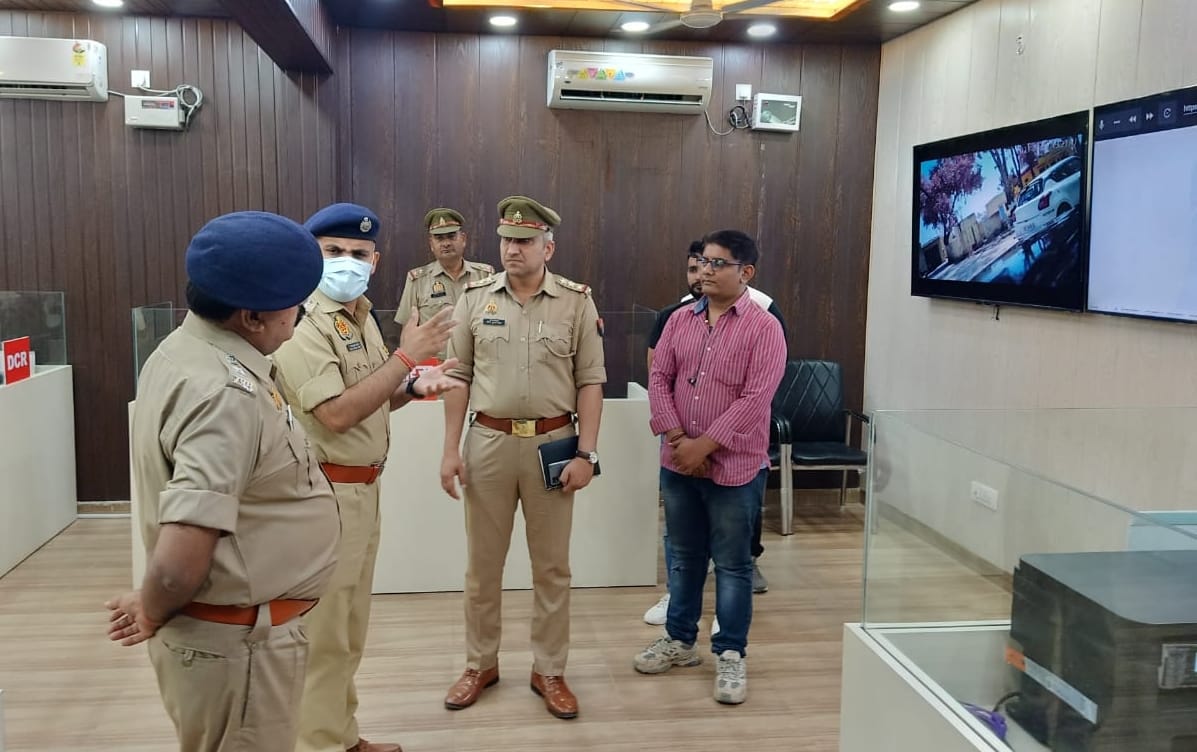Police will keep an eye on every part of the city from the control room
