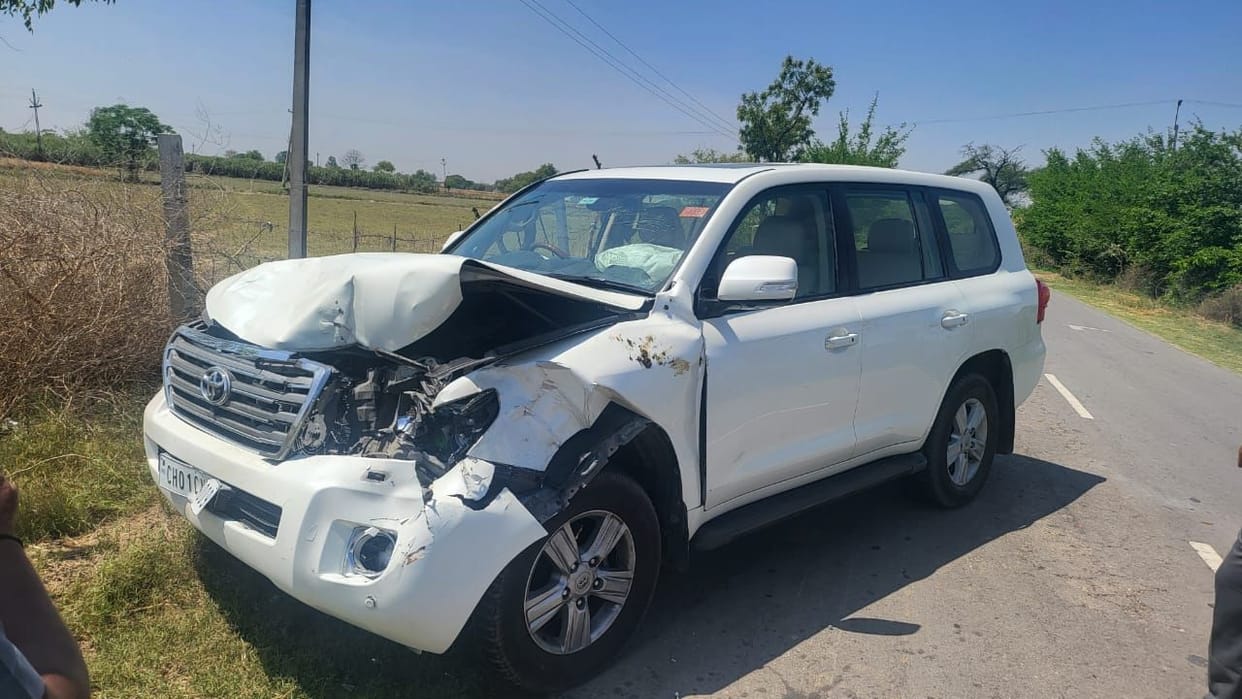 Former Chief Minister Bhupendra Singh Hooda's car collided with Nilgai, four Congress leaders including former Chief Minister were on board, all safe