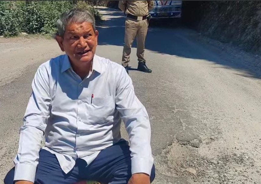 Former CM Harish Rawat staged a sit-in on the Almora-Ramnagar road