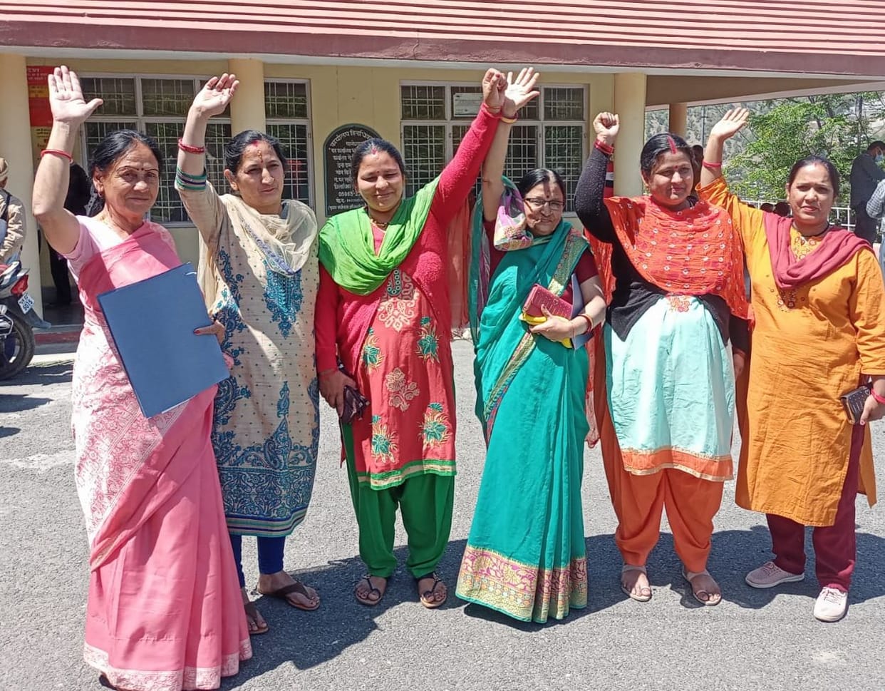 The women of Numaishkhet-Chaurasi demonstrated in the collectorate
