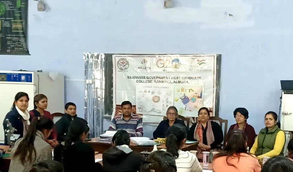In PG College, the importance of employment-oriented education was told to the students.