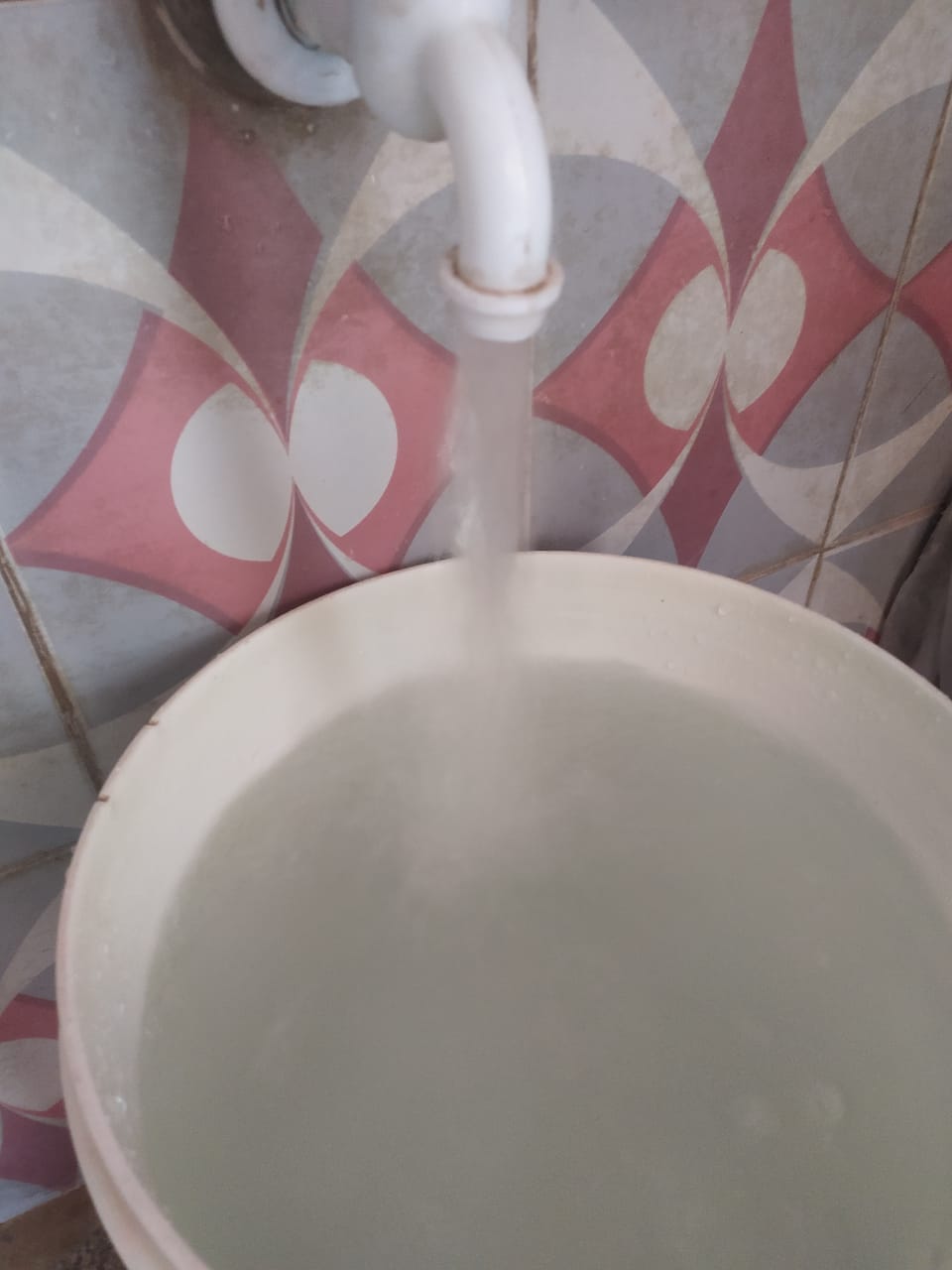 Dirty and smelly water coming in homes, increasing the risk of diseases