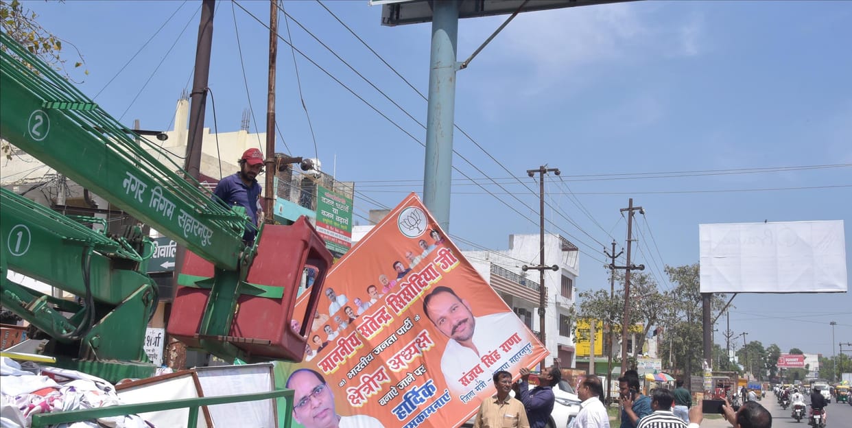 Publicity material of political parties removed from the metropolis