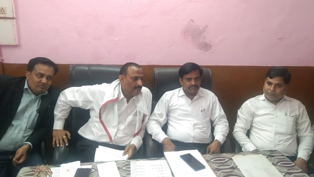 Advocates of District Bar came in support of Kanpur Bar