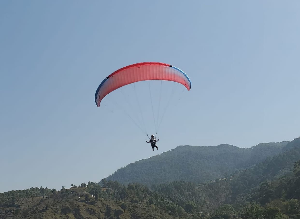 Pilots of Uttarakhand shine so far in National Paragliding Competition