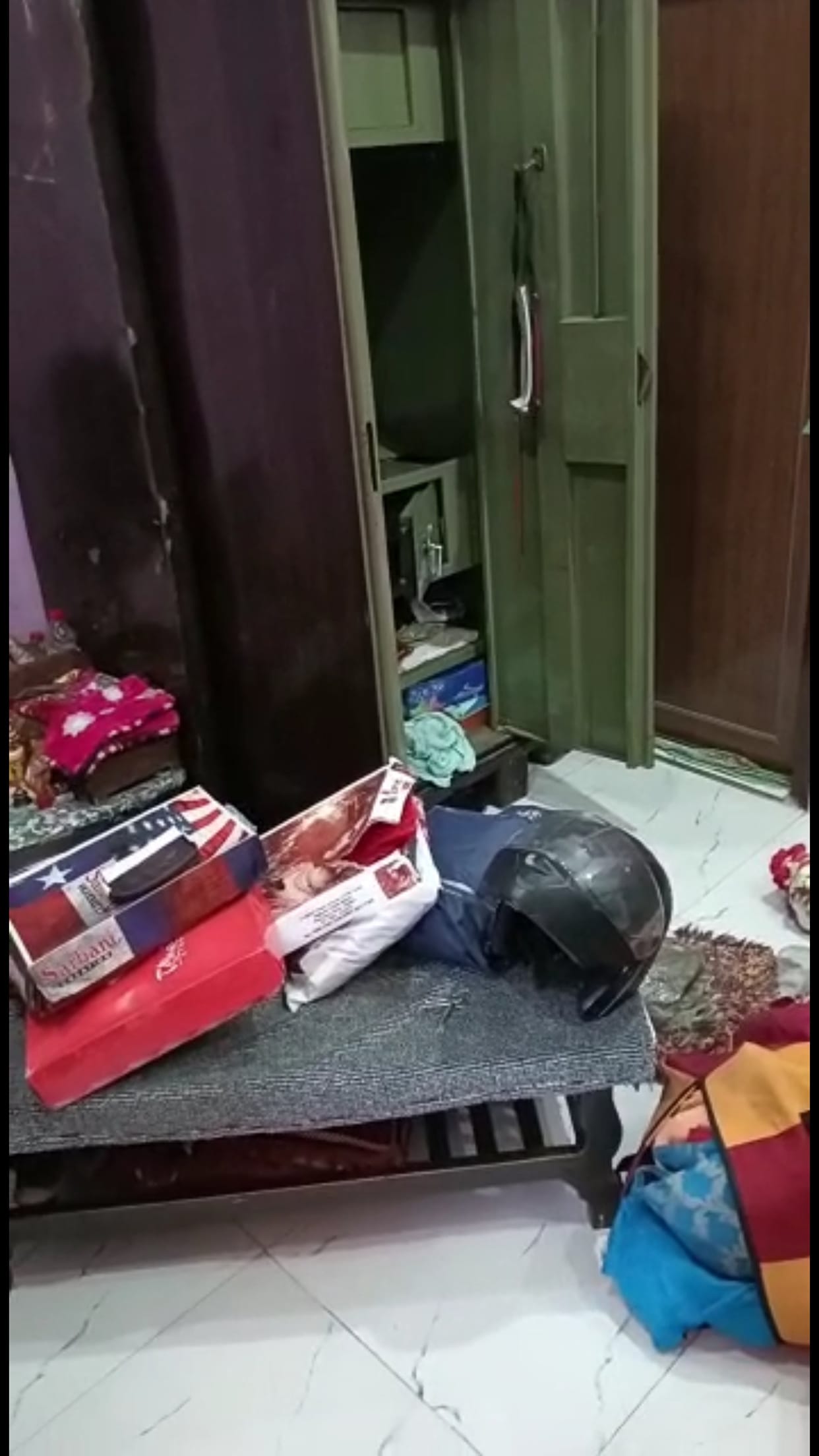Jewelery and cash worth lakhs stolen from contractor's house