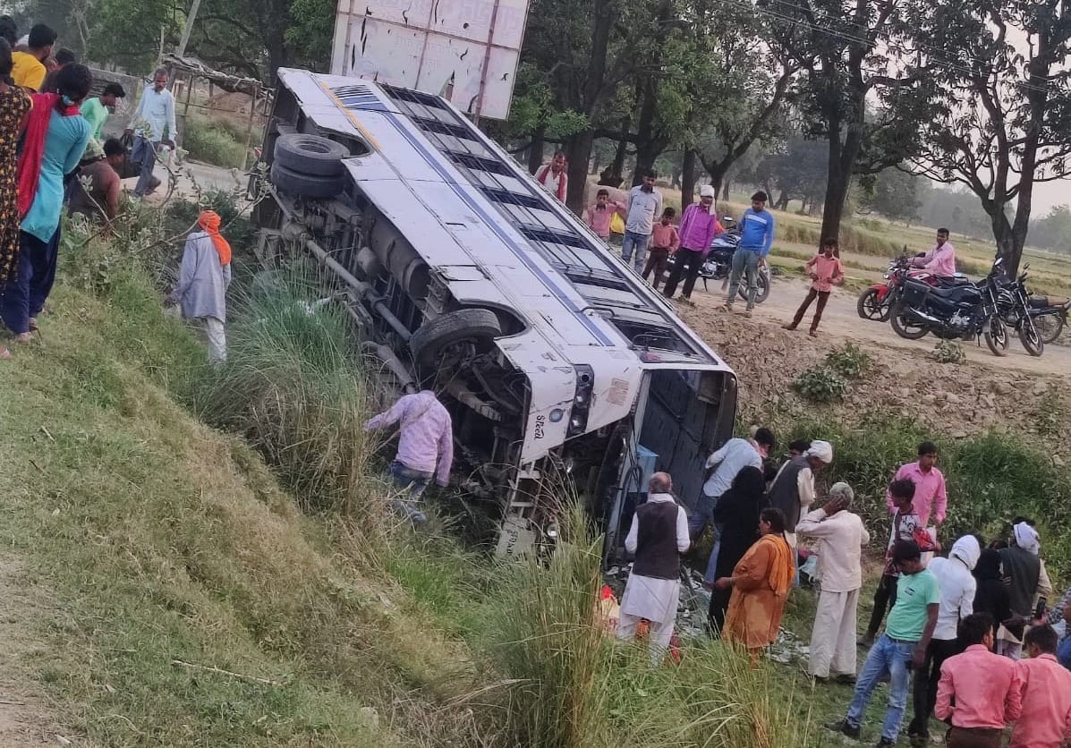 Bus full of 50 passengers overturned, all narrowly escaped