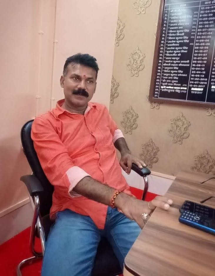 Dead body of head constable found hanging
