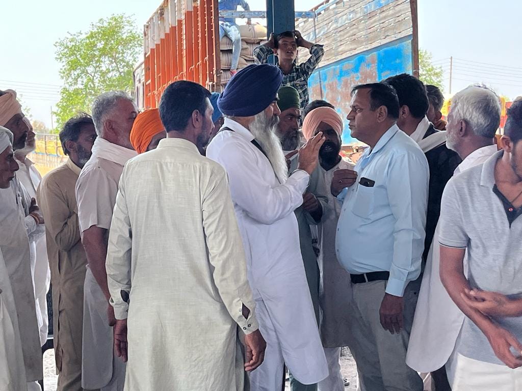 Wheat was being weighed three and a half kg more than the fixed weight in the market