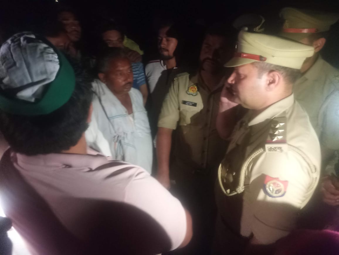 Villagers blocked Meerapur road for four hours in the night