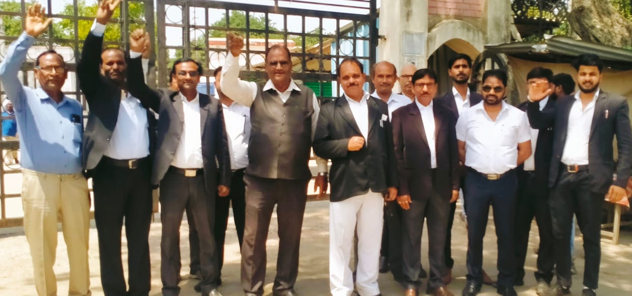 Advocates abstained from judicial work