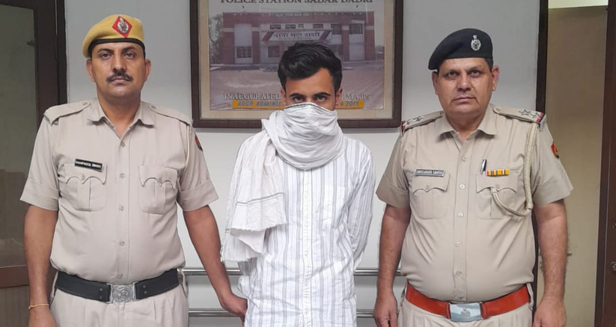 Accused of cheating four lakhs with the help of fake documents arrested