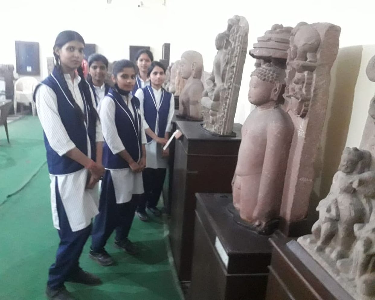 Students visited the museum