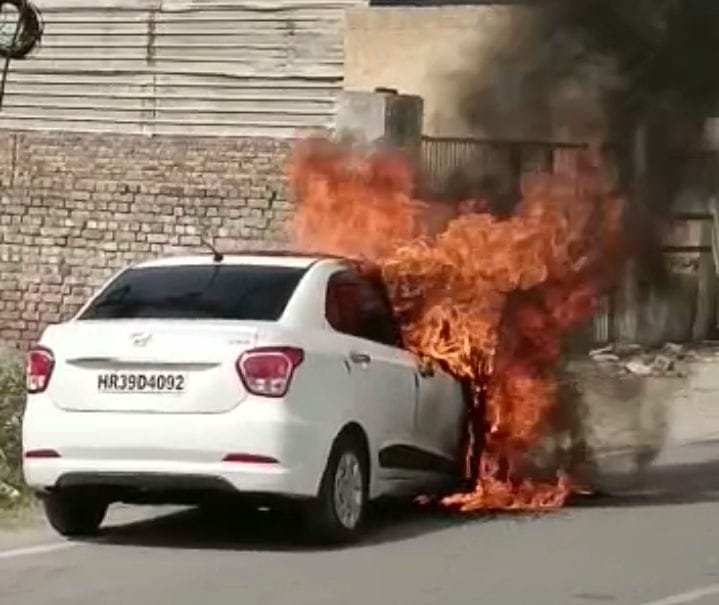 fire in moving car on murthal road