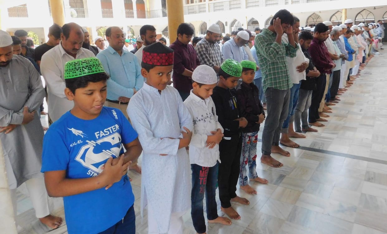 Rojedars read Zuma prayers in various mosques