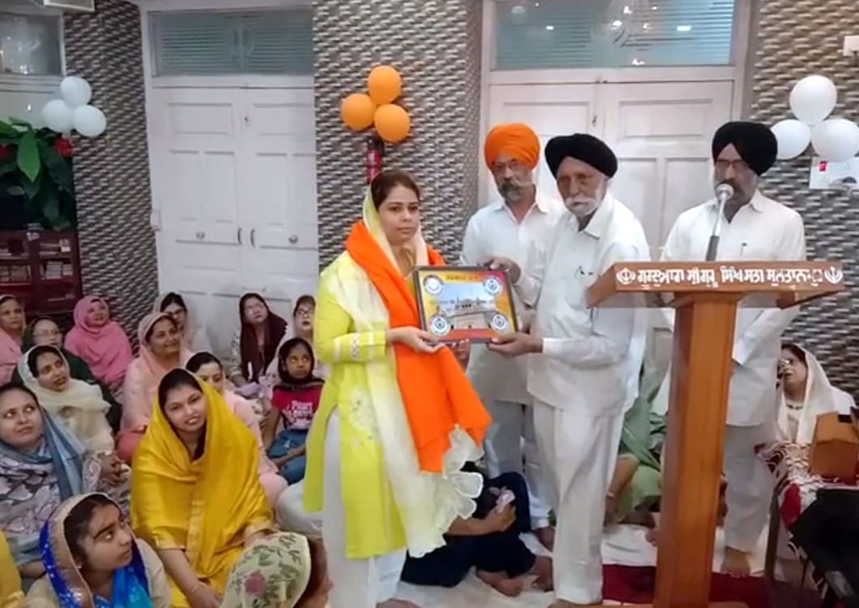 Devotees took blessings in the gurudwara