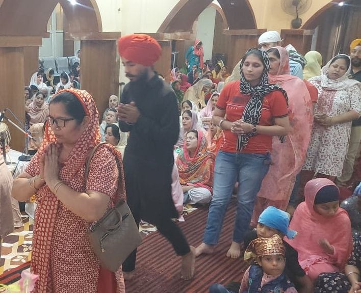 Baisakhi: Sangat bowed before Guru Granth Sahib