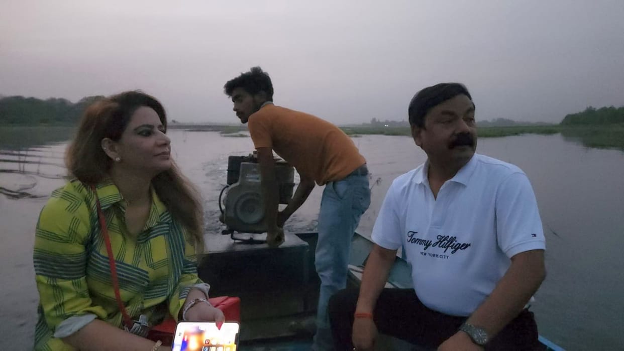 Enjoy a motorboat ride in Darwan Lake