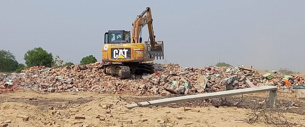 Peer Baba's tomb coming in the middle of Ganga Expressway has been removed