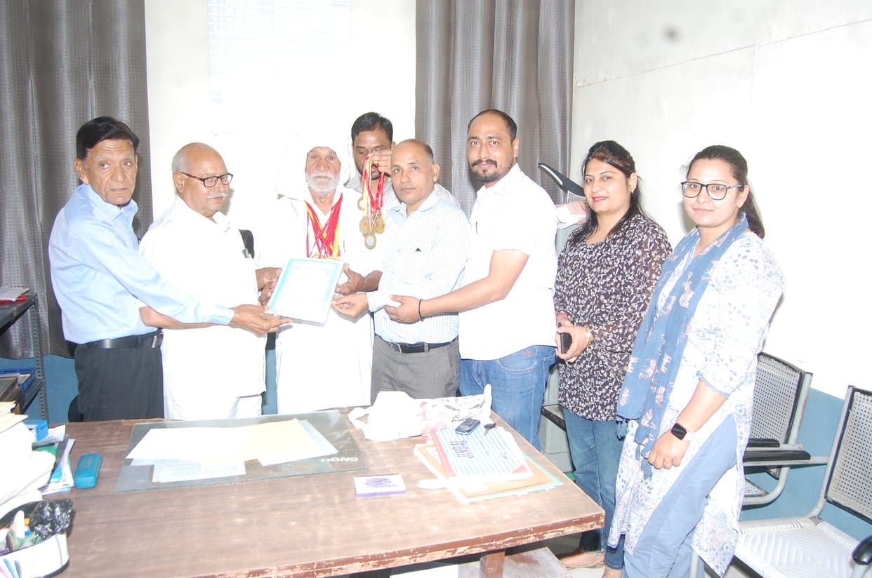 81 year old ex-soldier Lalchand Godara will do MA after BA
