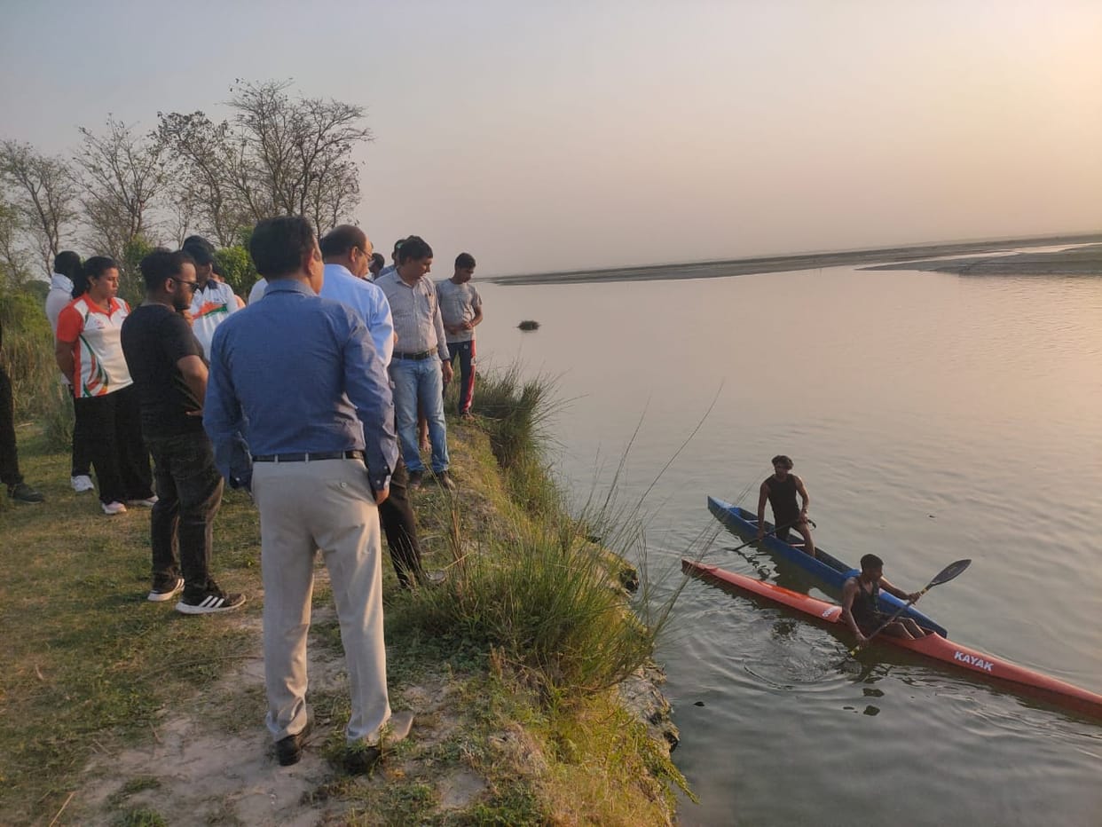 Two km long natural lake found in Ganga, trial will be held today