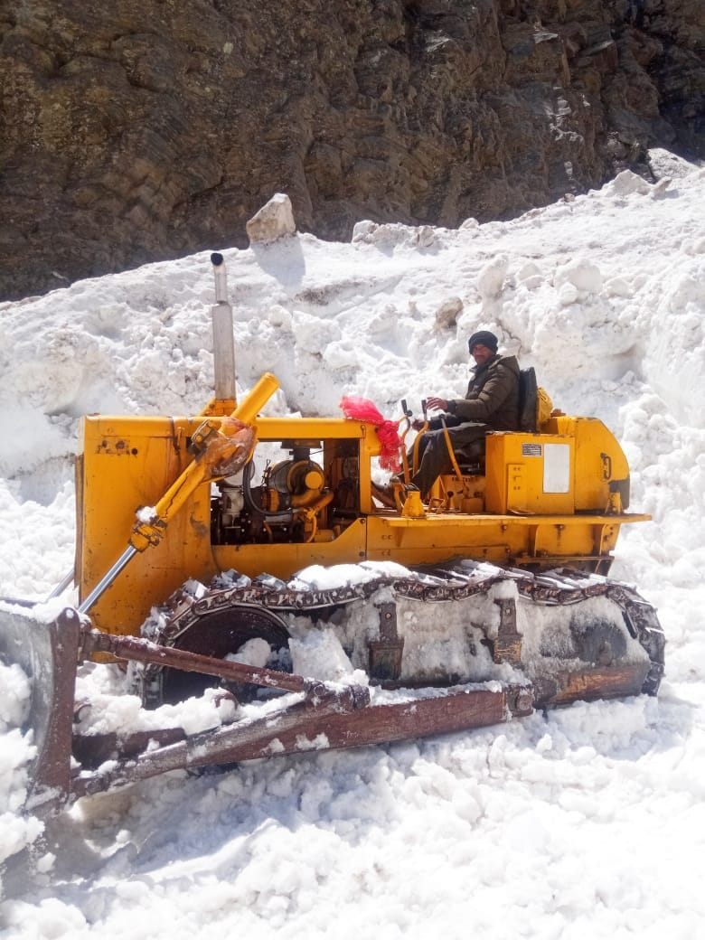 8 laborers narrowly escaped from iceberg in Marthayalu
