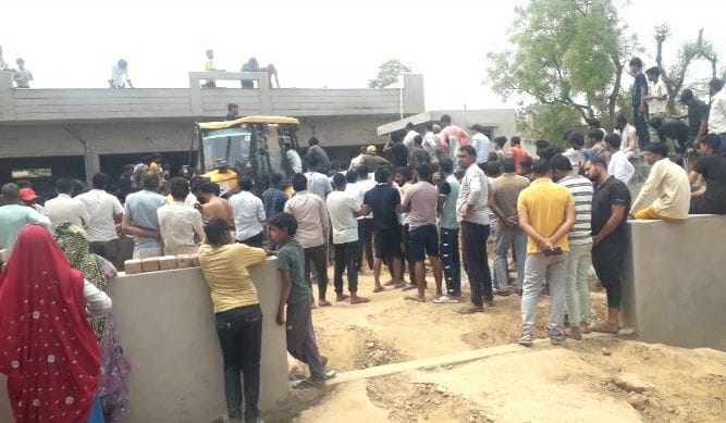 rajasthan laborer dies due to mud fall while digging toilet well