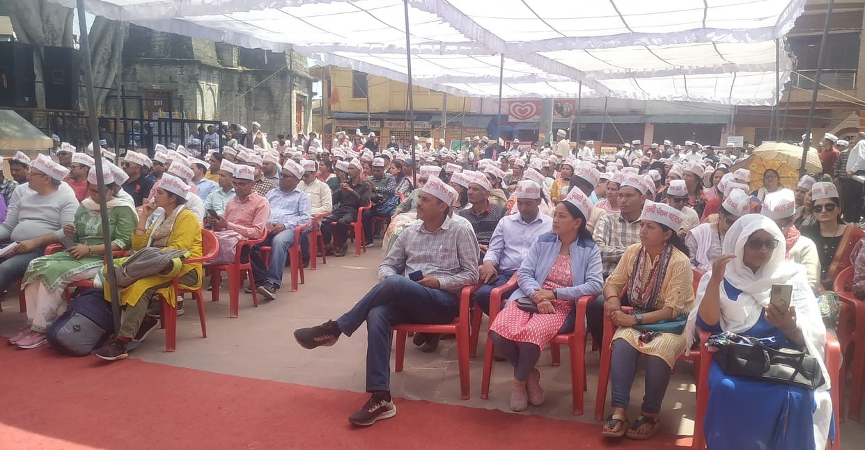 Employees on the road for pension in Almora
