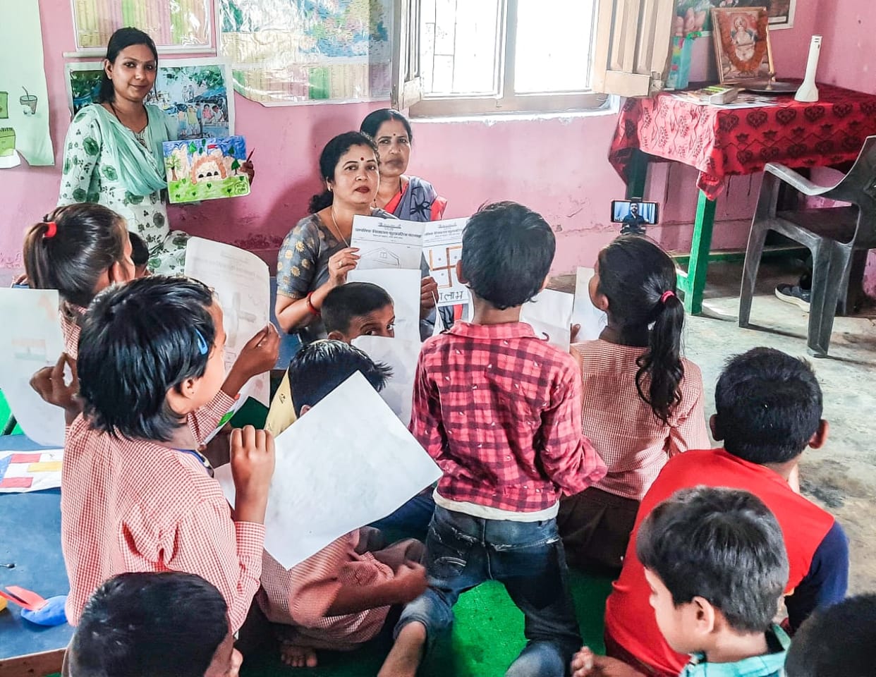 Told the nuances of art to school children