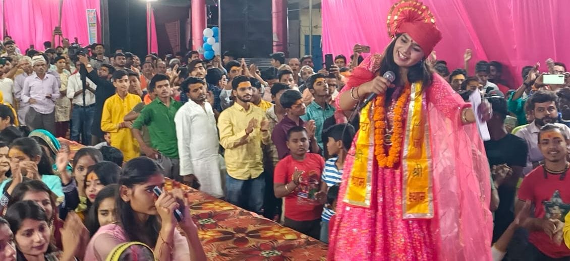 Devotees danced on the hymns of Khatu Shyam