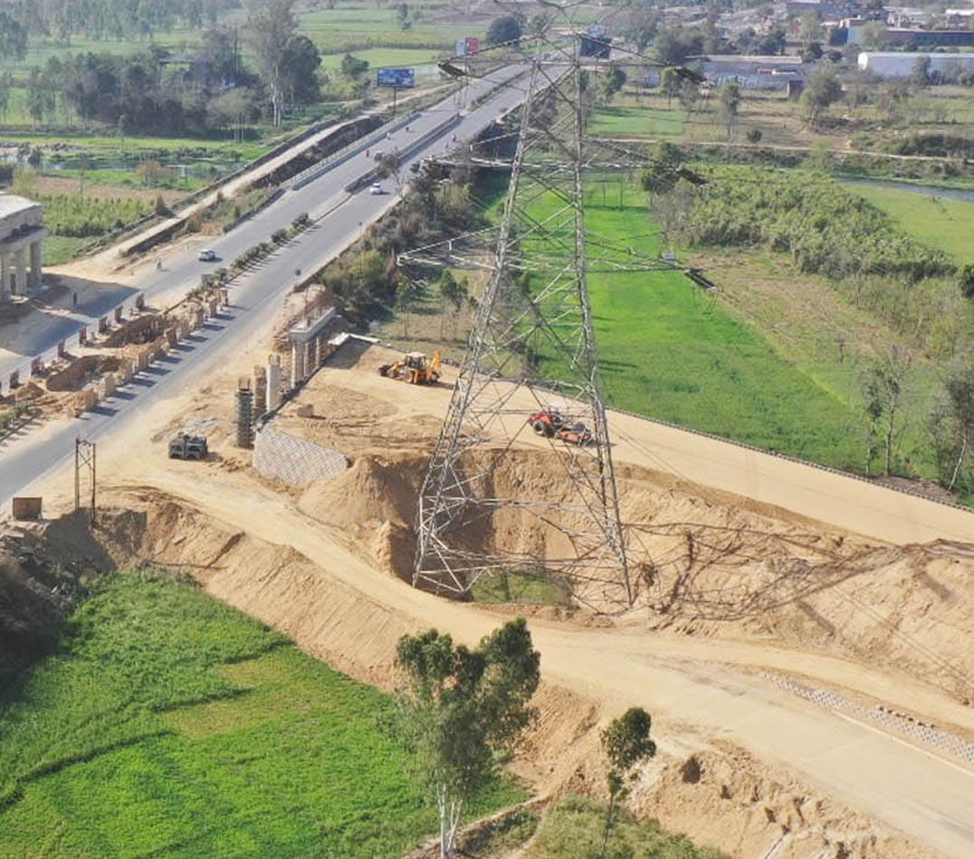 The work of laying the girder over the rail line between the flyovers is completed