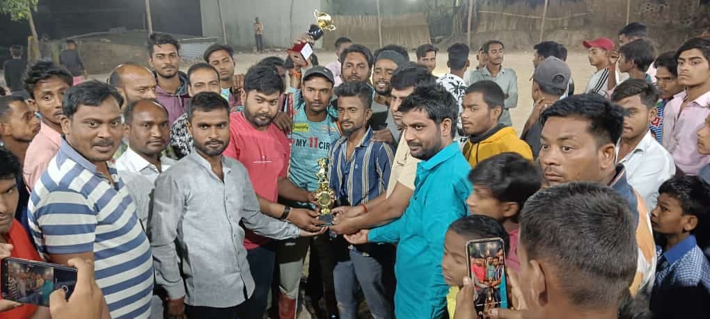 Chakia Super King captured the cricket trophy