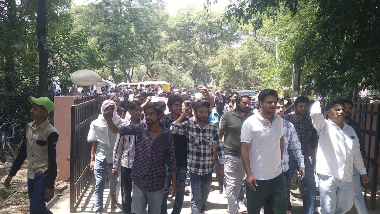 People of special community raised slogans against outpost in-charge