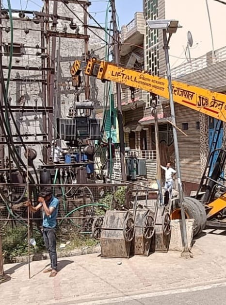 Electricity failure of more than 450 houses due to blowing of transformer