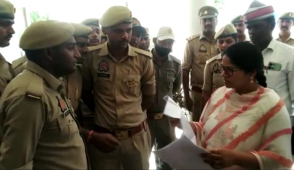 Prisoners submitted memorandum against jailer to DM