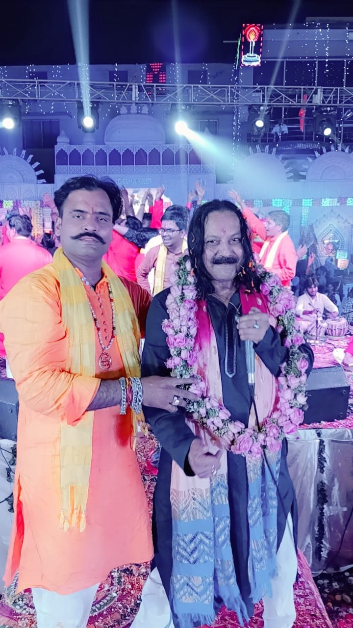 Devotees danced whole night on the hymns of Khatu Shyam