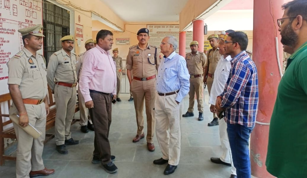 Divisional Commissioner and IG took stock of Rudhauli Tehsil