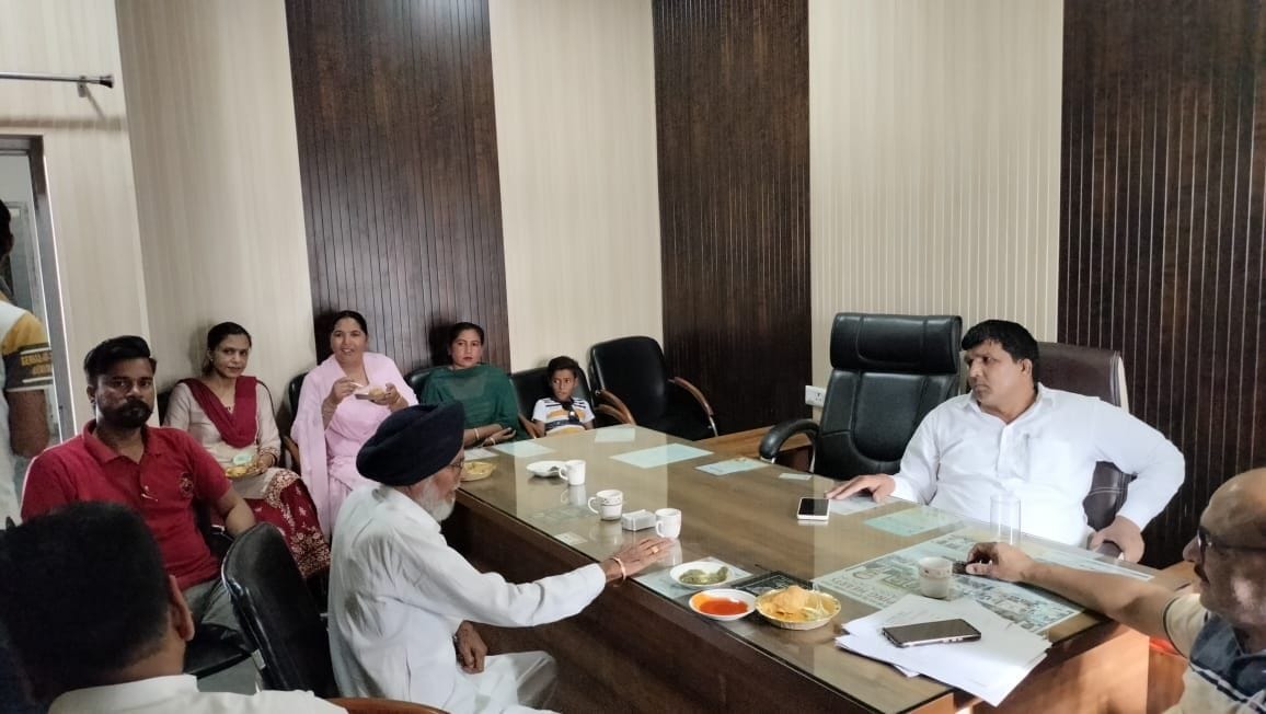 The deputy head and eleven councilors opposed the budget meeting for the second time as well