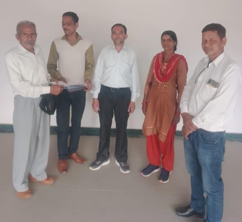 Demand for posting of teachers in GIC Khatwe