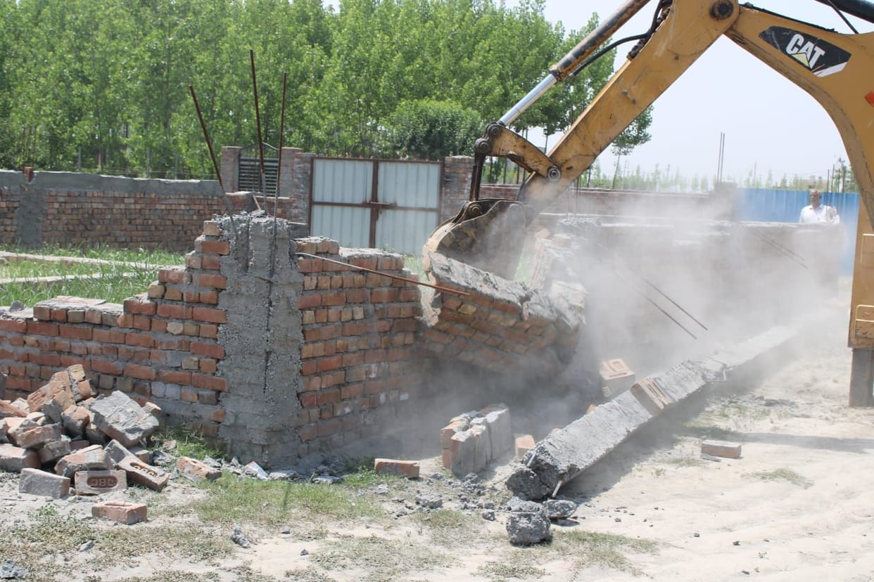 DTP broke the construction done in illegal colony