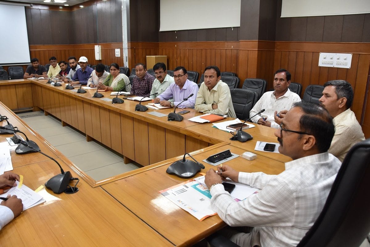 Officers should ensure water supply in villages: Atri